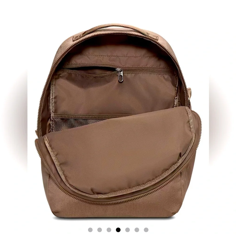 New Women’s Nike medium Backpack